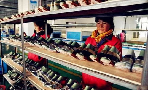 温州皮革厂工人,多大年纪都有,每个人加班工资5000起步